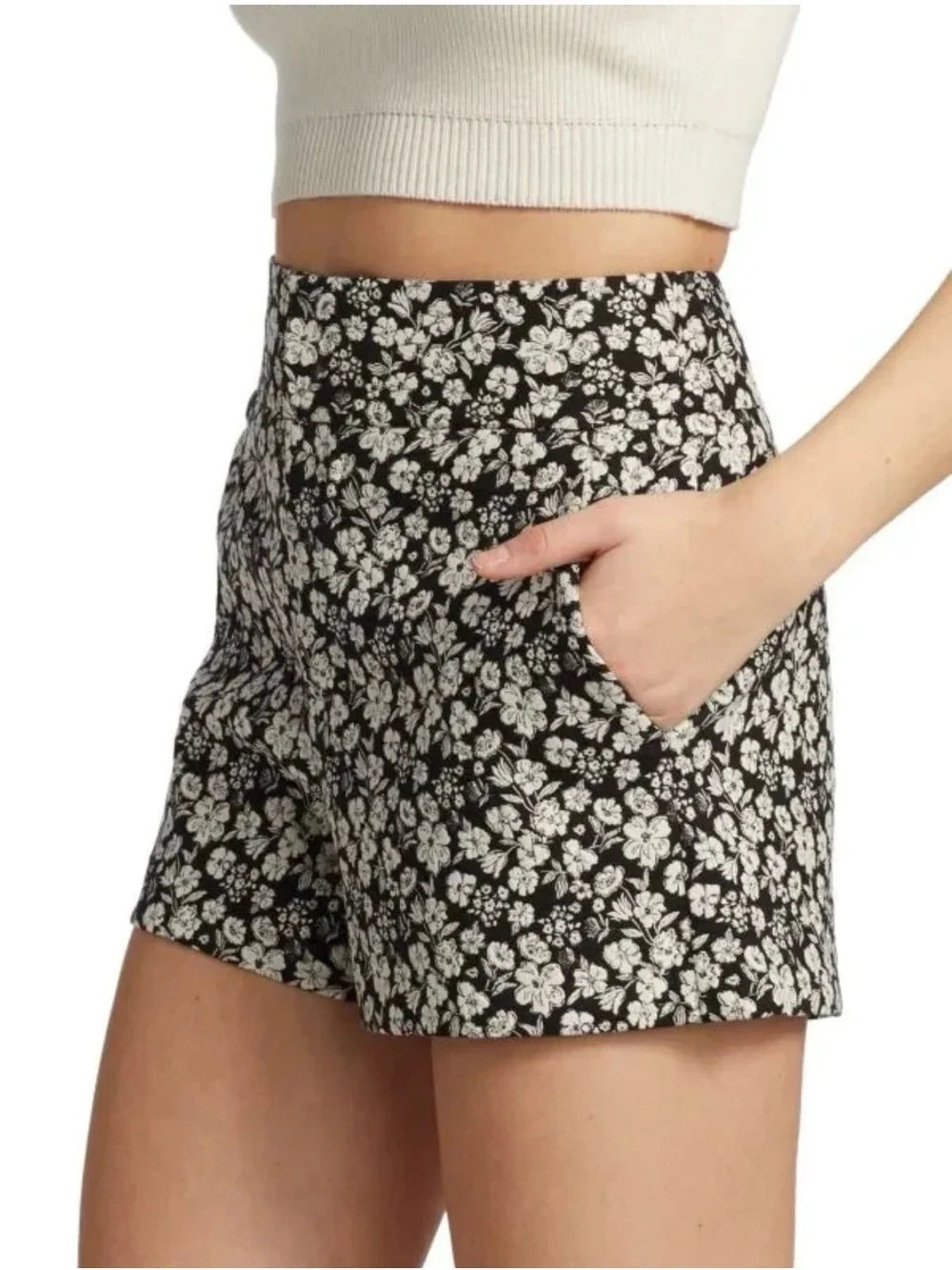 NWT Alice + Olivia  Black/White Cady Stretch Cotton Floral Shorts New with Tags
